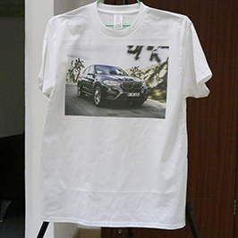 Valkoinen t-paidan näyte A3-t-paidan kirjoittimella WER-E2000T 2